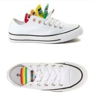 New in box Converse Size 8 unisex